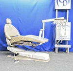 Midmark Ultracomfort Dental Chair With 153600 Delivery Unit. Fixed Price $5800.00.