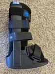 United Ortho Air Standard Cam Walker Fracture Brace Boot Medium,. Fixed Price $39.15.