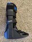 United Ortho Air Standard Cam Walker Fracture Brace Boot Medium (used),. Fixed Price $38.00.